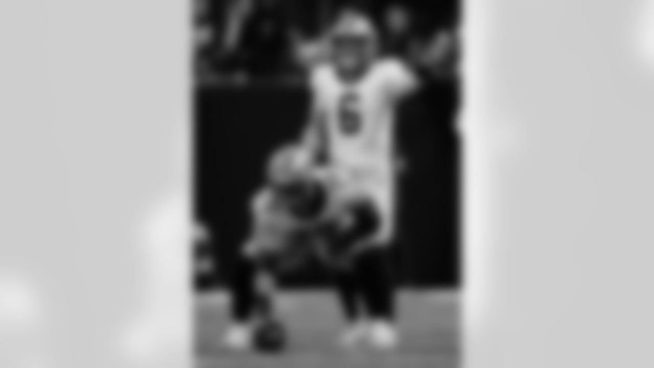 Check out the game action photos from the New Orleans Saints game against the Atlanta Falcons for Week 18 of the 2025 NFL season on Jan. 4, 2026 at Mercedes-Benz Stadium.