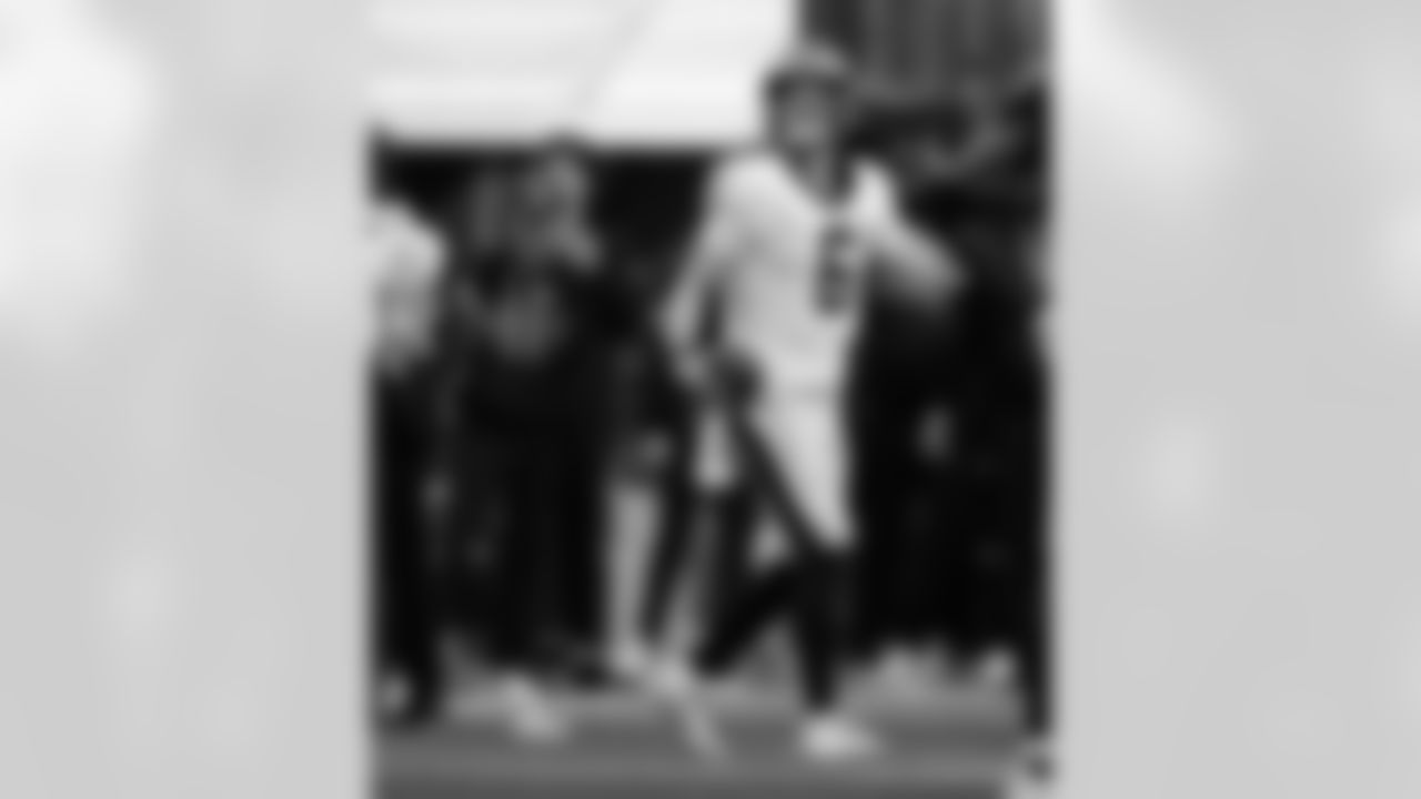 Check out the game action photos from the New Orleans Saints game against the Atlanta Falcons for Week 18 of the 2025 NFL season on Jan. 4, 2026 at Mercedes-Benz Stadium.