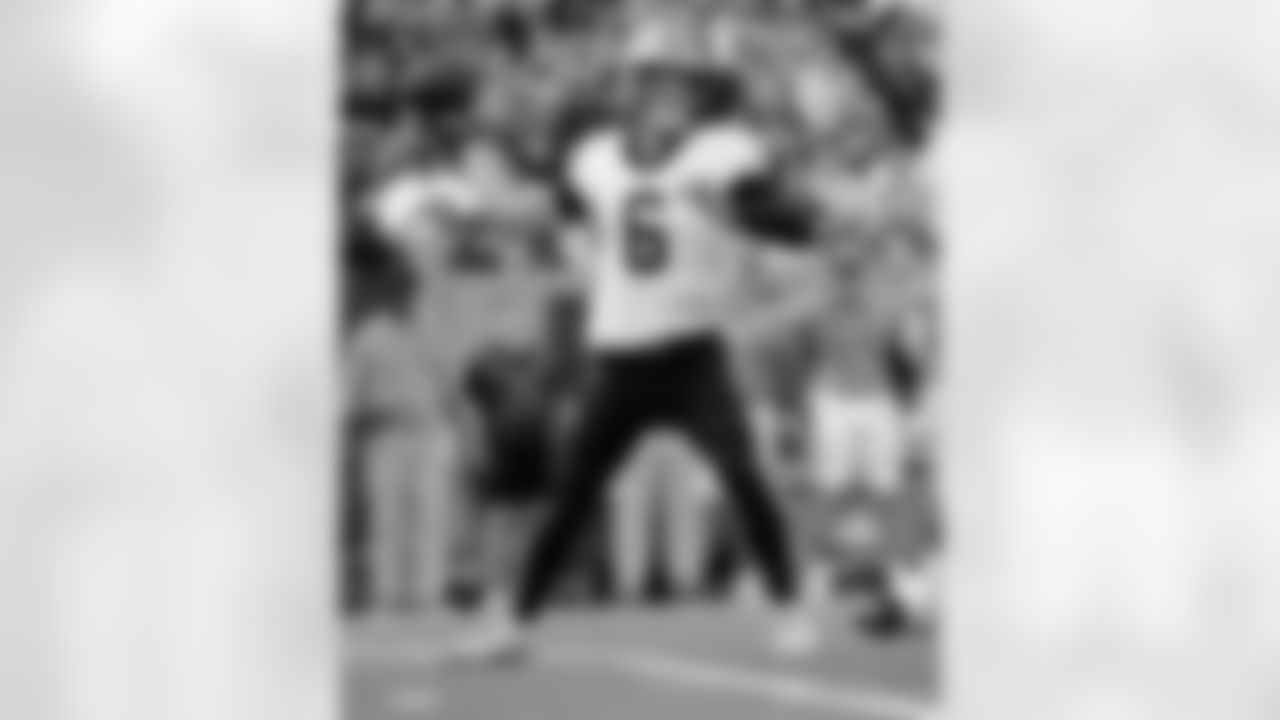 Check out the game action photos from the New Orleans Saints game against the Tennessee Titans for Week 17 of the 2025 NFL season on Dec. 28, 2025 at Nissan Stadium.