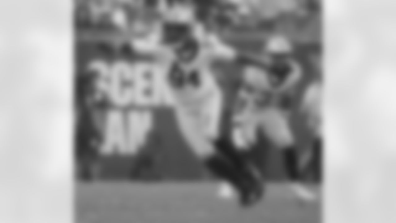 DE Cam Jordan (94) runs to block during the New Orleans Saints game against the Tampa Bay Buccaneers for Week 14 of the 2025 NFL season on Dec. 7, 2025 at Raymond James Stadium.