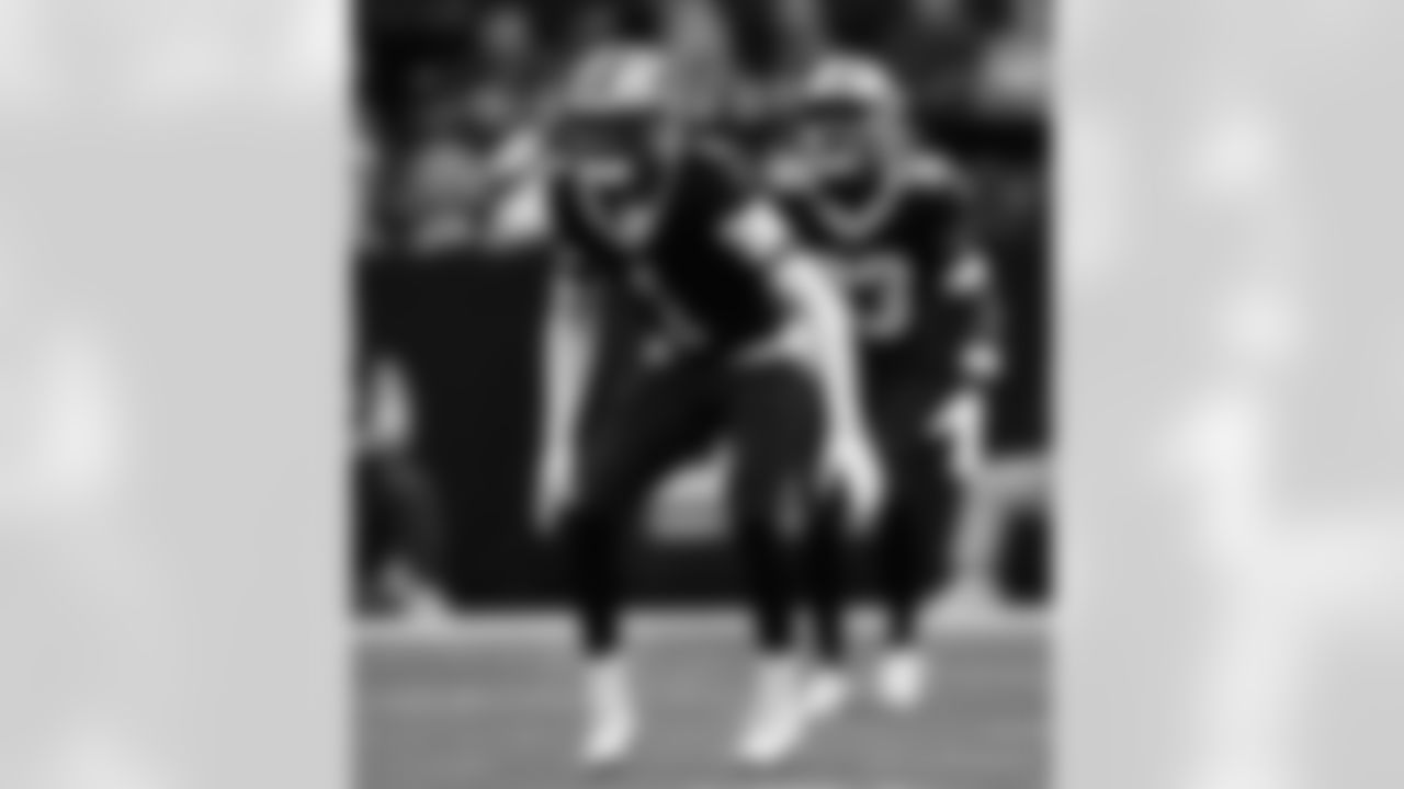 CB Alontae Taylor (1) in action during the New Orleans Saints game against the San Francisco 49ers for Week 2 of the 2025 NFL season on Sept. 14, 2025 at Caesars Superdome.