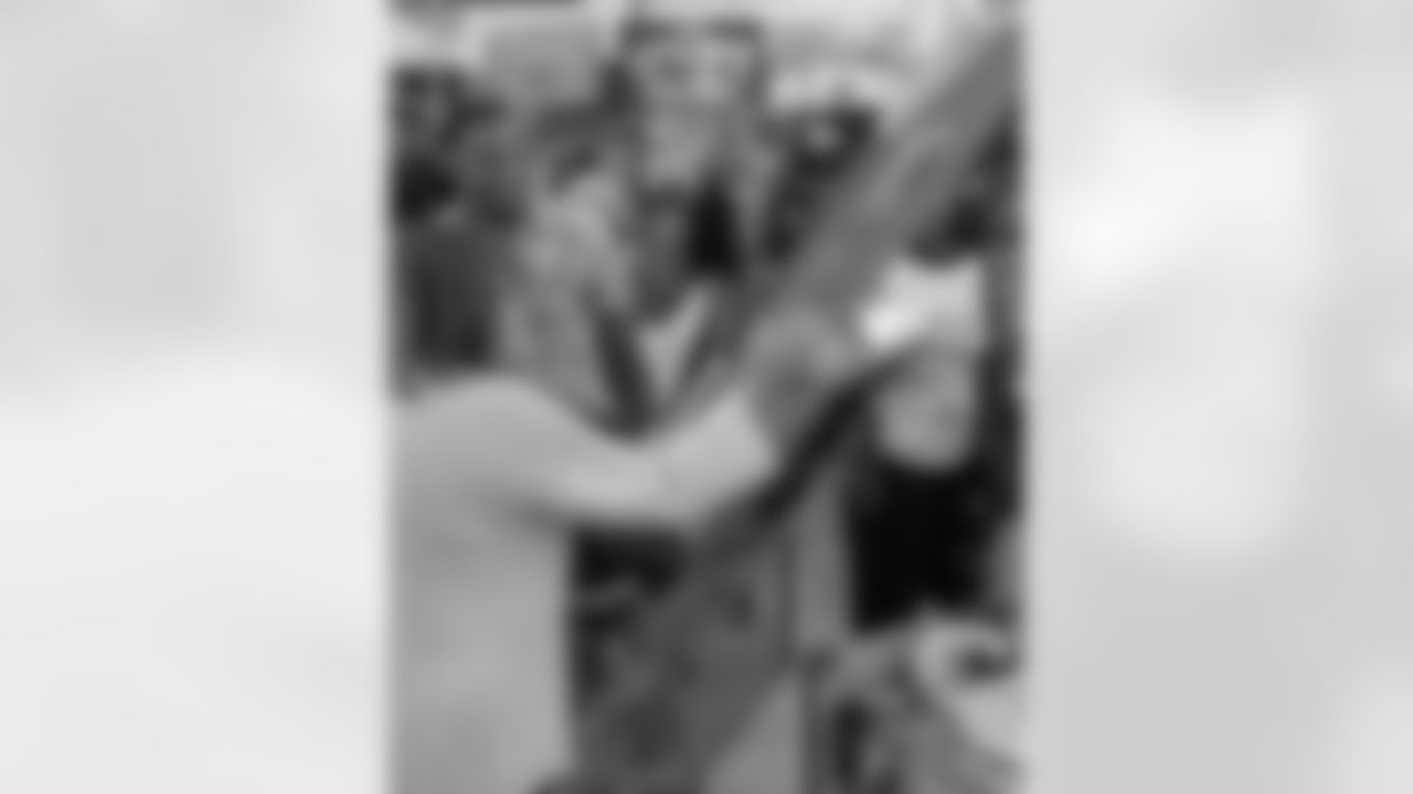 New Orleans Saints safety Justin Reid teamed up with Heroes of New Orleans for their annual holiday blitz shopping spree on Monday, Dec. 15, 2025.