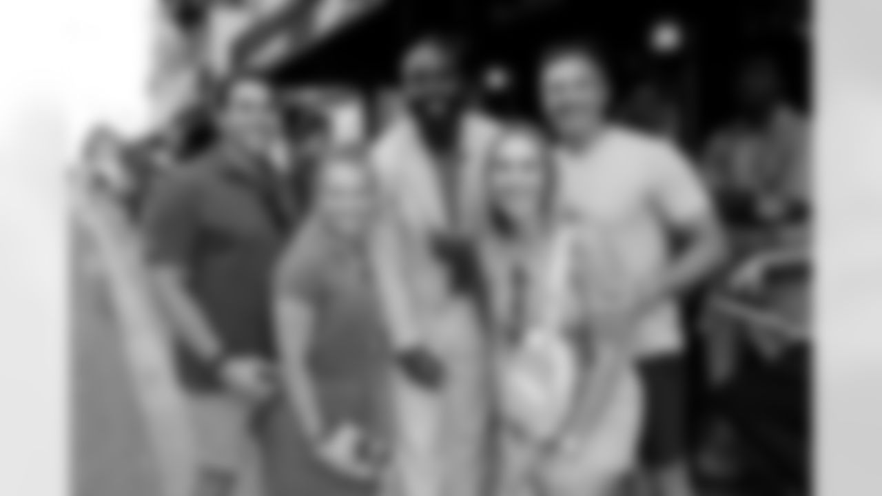 New Orleans Saints linebacker Demario Davis joined local Parisian fans, including our 2025 International Fan of the Year, as well as Paris Musketeers representatives, and FFFA coaches for happy hour at New Orléans Saints Café in in Paris, France on Thursday, July 10, 2025.