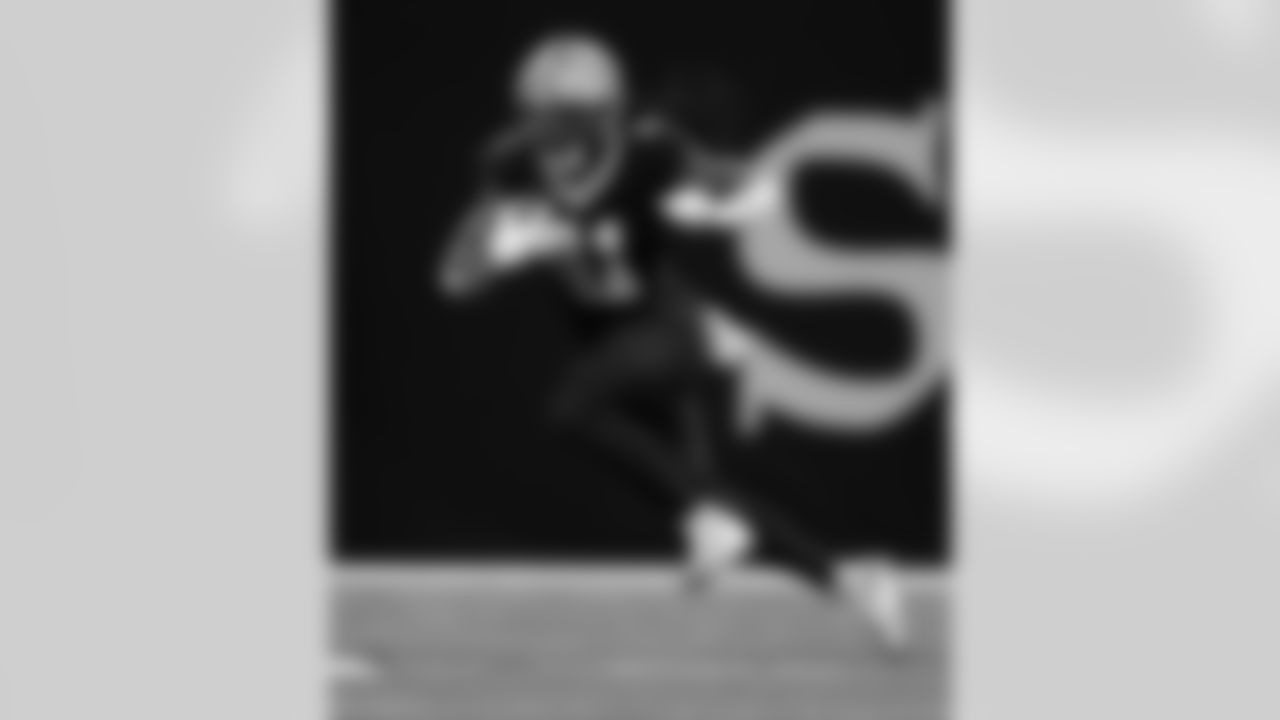 LB Alvin Kamara (41) runs the ball during the New Orleans Saints game against the San Francisco 49ers for Week 2 of the 2025 NFL season on Sept. 14, 2025 at Caesars Superdome.