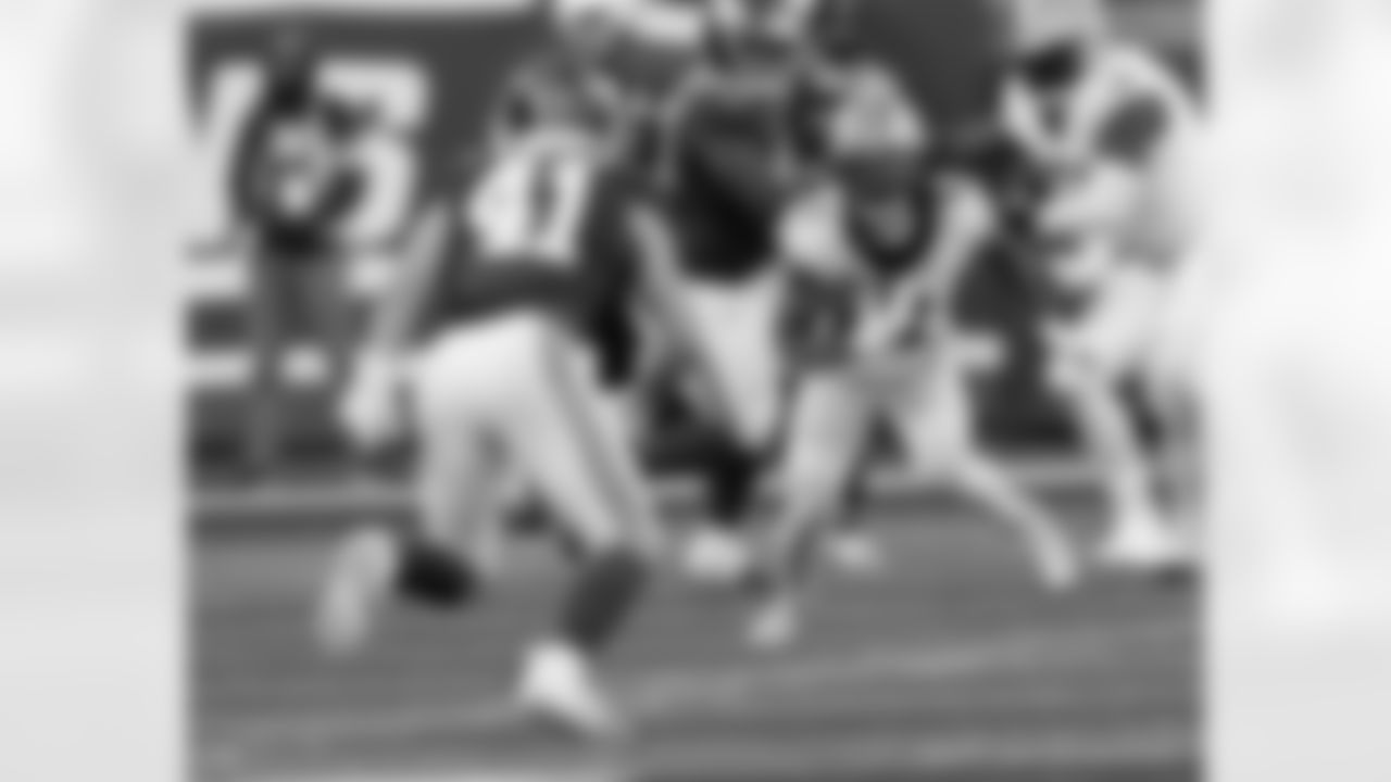RB Alvin Kamara (41) runs with the ball during the New Orleans Saints game against the New York Giants for Week 14 of the 2024 NFL Season on Dec. 8, 2024 at MetLife Stadium.