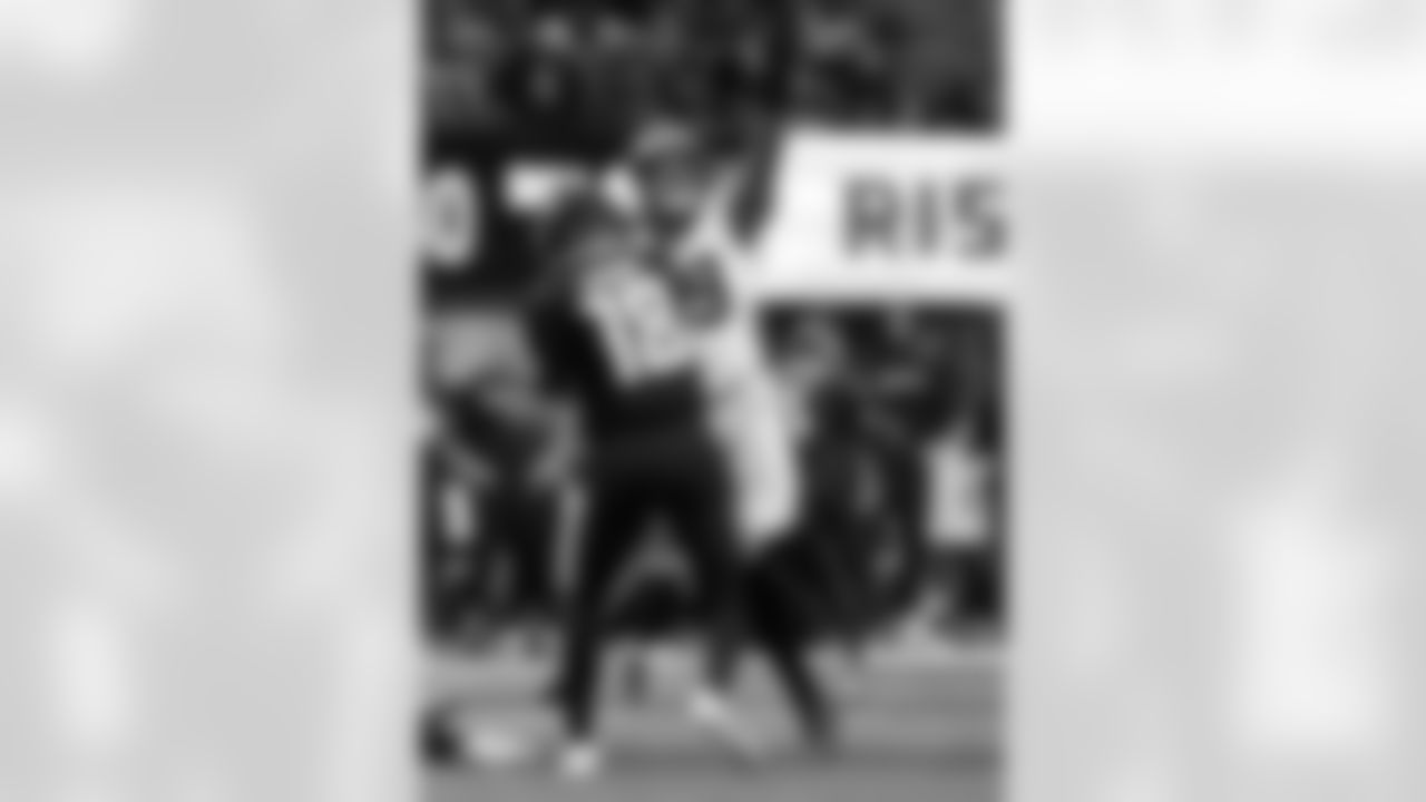 Check out the best photos of the New Orleans offense in their game against the Atlanta Falcons for Week 18 of the 2025 NFL season on Jan. 4, 2026 at Mercedes-Benz Stadium.