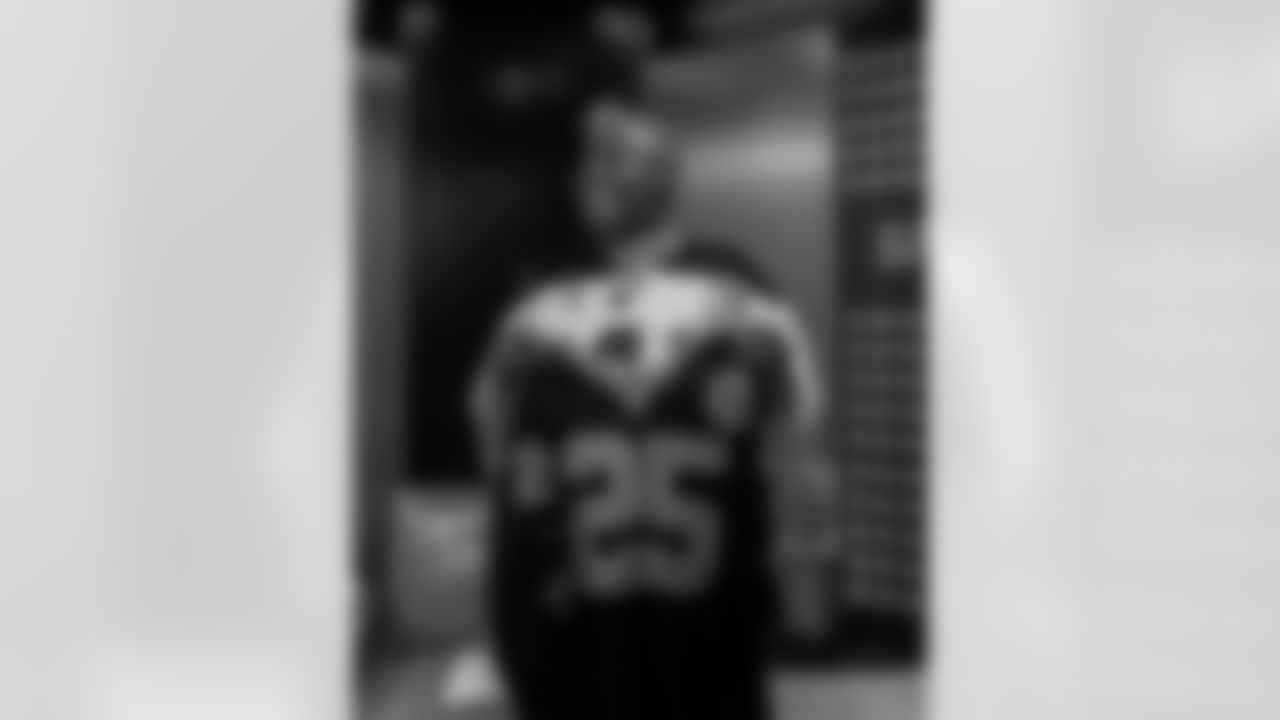 New Orleans Saints defensive end Cam Jordan surprised Angela "Mrs. Big O" Austin, our 2025 Saints Fan of the Year at the Ochsner Sports Performance Center. Angela will represent Saints fans at Super Bowl LX in San Francisco.