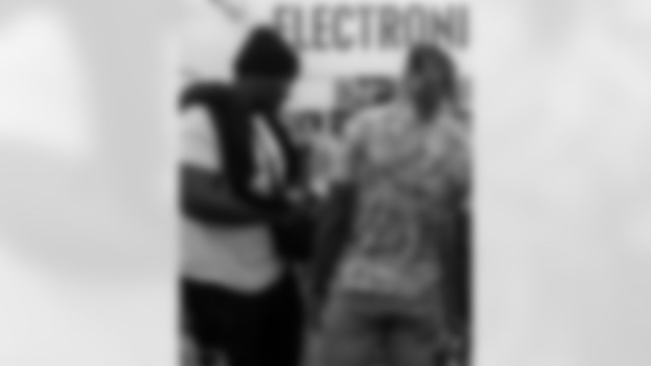 New Orleans Saints safety Justin Reid teamed up with Heroes of New Orleans for their annual holiday blitz shopping spree on Monday, Dec. 15, 2025.