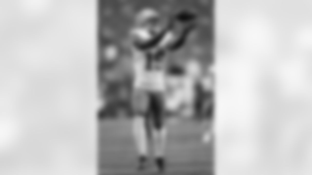 Detroit Lions wide receiver Donovan Peoples-Jones (19) warms up before an NFL pre-season football game against the New York Giants Thursday, Aug. 8, 2024, in East Rutherford, N.J.