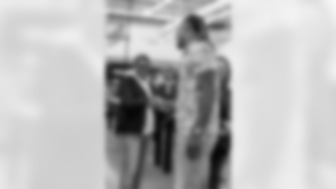 New Orleans Saints safety Justin Reid teamed up with Heroes of New Orleans for their annual holiday blitz shopping spree on Monday, Dec. 15, 2025.