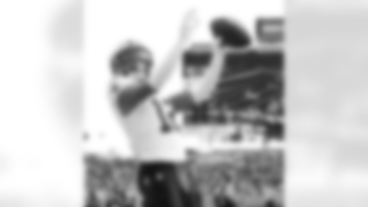 Check out the game action photos from the New Orleans Saints game against the Tennessee Titans for Week 17 of the 2025 NFL season on Dec. 28, 2025 at Nissan Stadium.