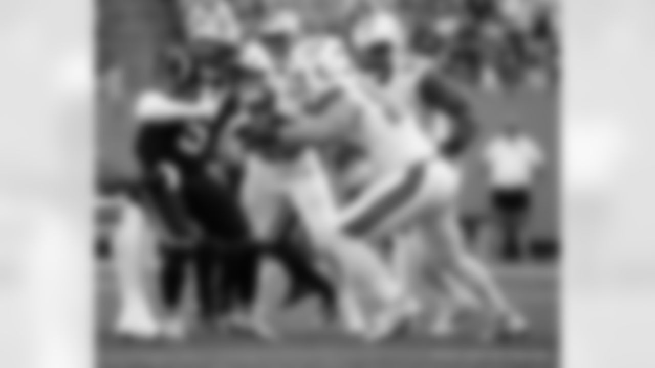 Check out the game action photos from the New Orleans Saints game against the Carolina Panthers for Week 10 of the 2025 NFL season on Nov. 9, 2025 at Bank of America Stadium.