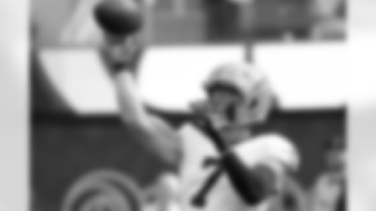 Check out the pregame photos from the New Orleans Saints game against the Los Angeles Rams for Week 9 of the 2025 NFL season on Nov. 2, 2025 at SoFi Stadium.