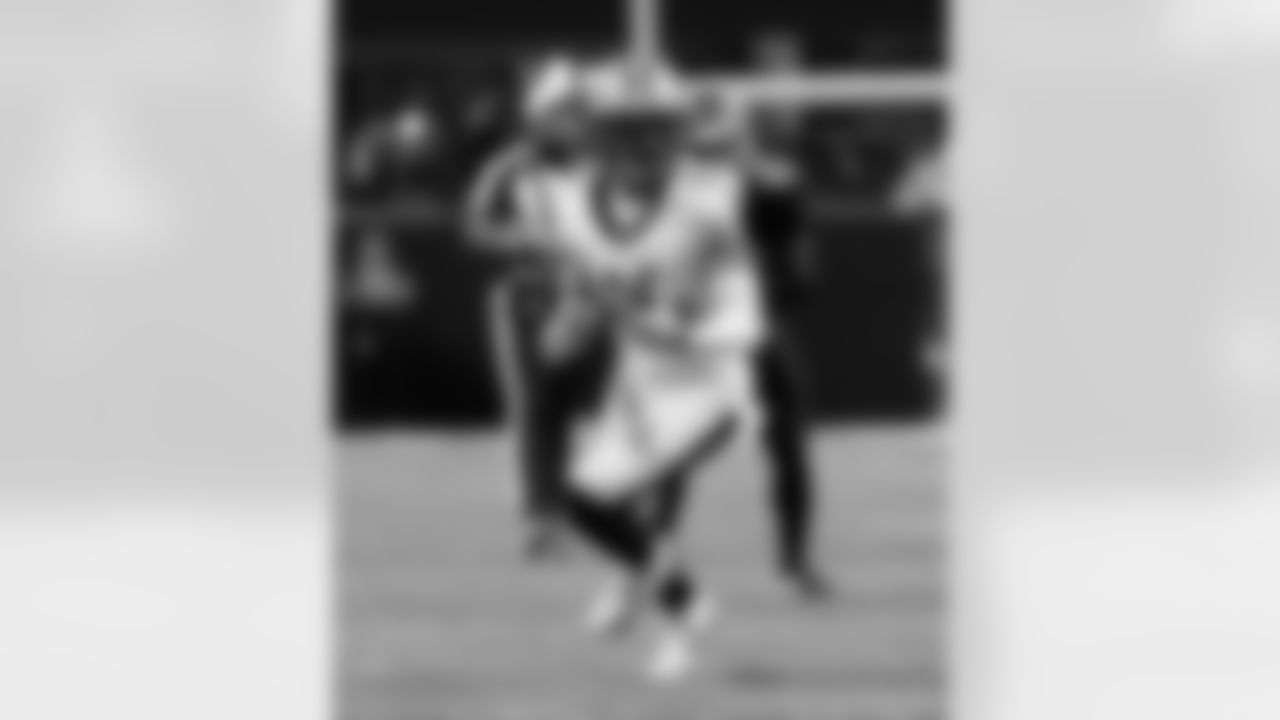 Check out the game action photos from the New Orleans Saints game against the Atlanta Falcons for Week 18 of the 2025 NFL season on Jan. 4, 2026 at Mercedes-Benz Stadium.