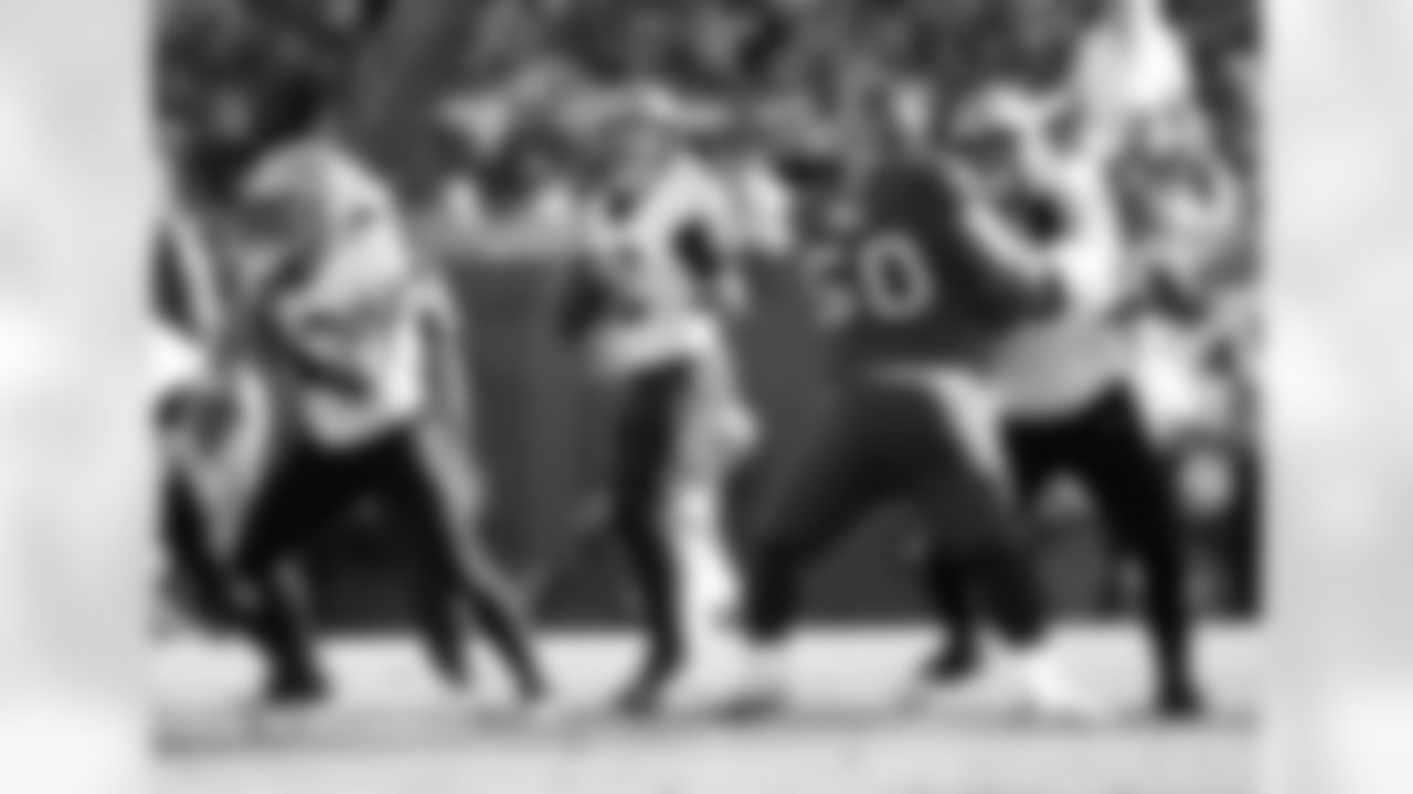 QB Spencer Rattler (18) throws the ball during the New Orleans Saints game against the Tampa Bay Buccaneers for Week 18 of the 2024 NFL Season on Jan. 5, 2025 at Raymond James Stadium.