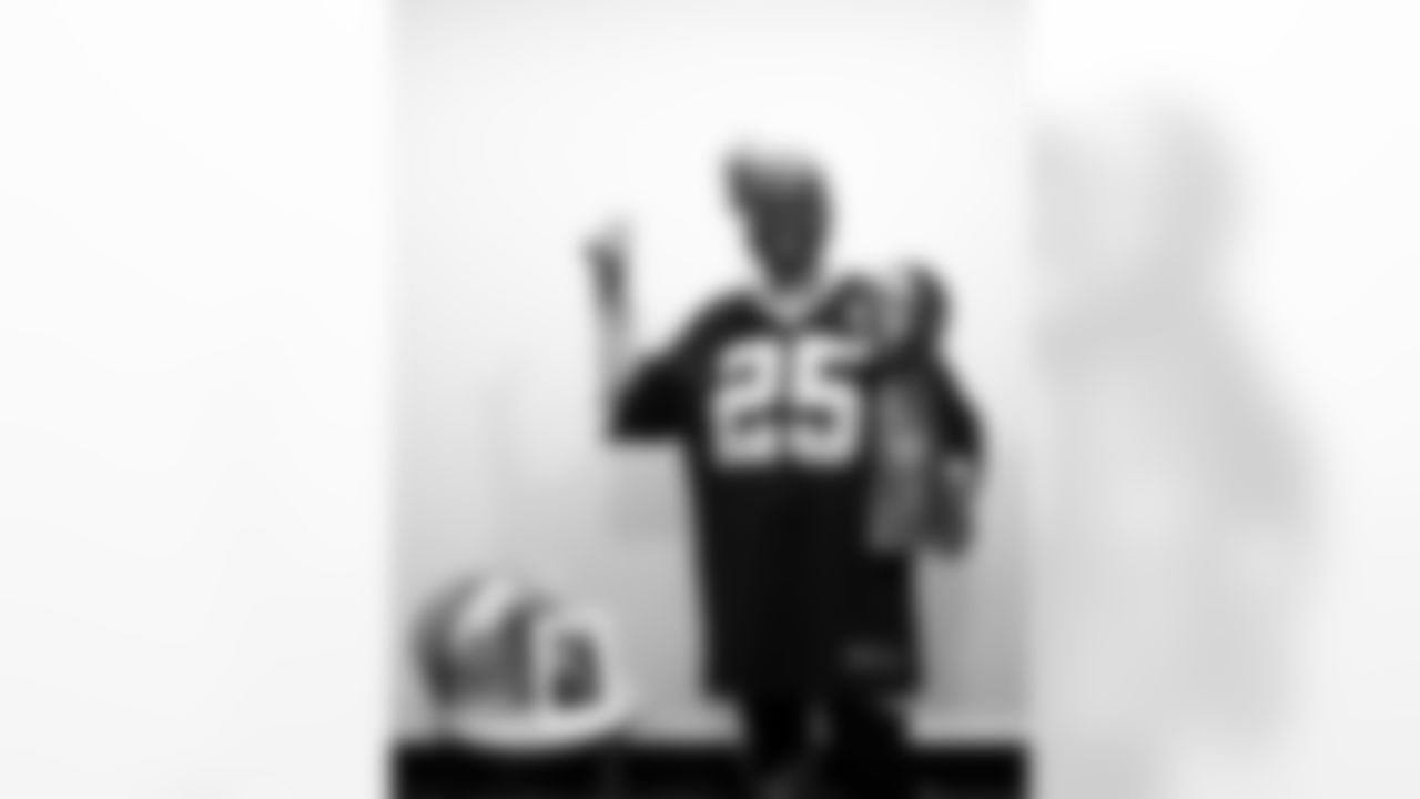 New Orleans Saints defensive end Cam Jordan surprised Angela "Mrs. Big O" Austin, our 2025 Saints Fan of the Year at the Ochsner Sports Performance Center. Angela will represent Saints fans at Super Bowl LX in San Francisco.