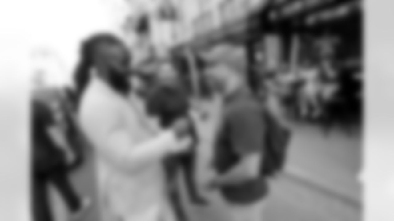 New Orleans Saints linebacker Demario Davis joined local Parisian fans, including our 2025 International Fan of the Year, as well as Paris Musketeers representatives, and FFFA coaches for happy hour at New Orléans Saints Café in in Paris, France on Thursday, July 10, 2025.