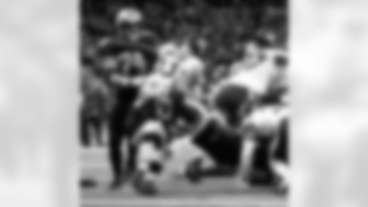 Check out the game action shots from the New Orleans Saints game against the Chicago Bears in Week 9 of the 2023 NFL season.