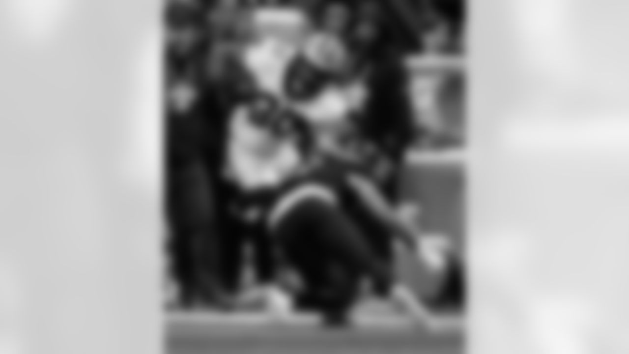 Check out the best photos of the New Orleans offense in their game against the Atlanta Falcons for Week 18 of the 2025 NFL season on Jan. 4, 2026 at Mercedes-Benz Stadium.