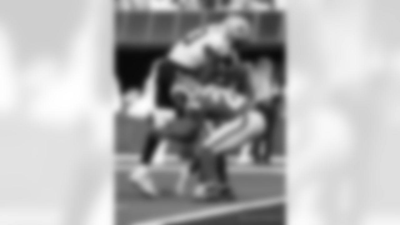 Check out the game action photos from the New Orleans Saints game against the Los Angeles Rams for Week 9 of the 2025 NFL season on Nov. 2, 2025 at SoFi Stadium.