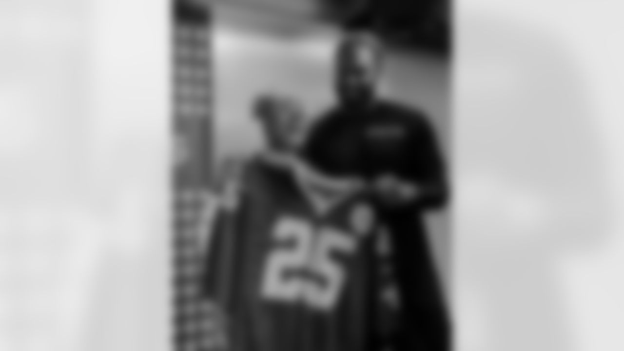 New Orleans Saints defensive end Cam Jordan surprised Angela "Mrs. Big O" Austin, our 2025 Saints Fan of the Year at the Ochsner Sports Performance Center. Angela will represent Saints fans at Super Bowl LX in San Francisco.