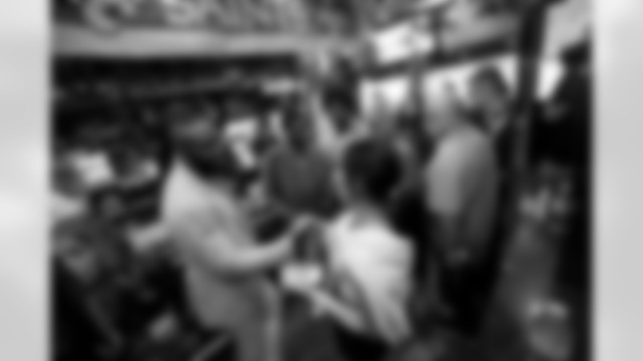 New Orleans Saints linebacker Demario Davis joined local Parisian fans, including our 2025 International Fan of the Year, as well as Paris Musketeers representatives, and FFFA coaches for happy hour at New Orléans Saints Café in in Paris, France on Thursday, July 10, 2025.