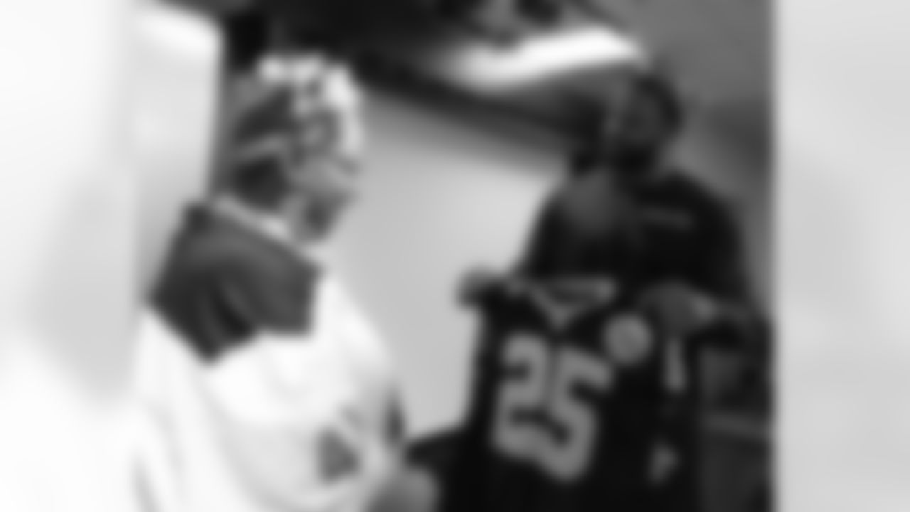 New Orleans Saints defensive end Cam Jordan surprised Angela "Mrs. Big O" Austin, our 2025 Saints Fan of the Year at the Ochsner Sports Performance Center. Angela will represent Saints fans at Super Bowl LX in San Francisco.