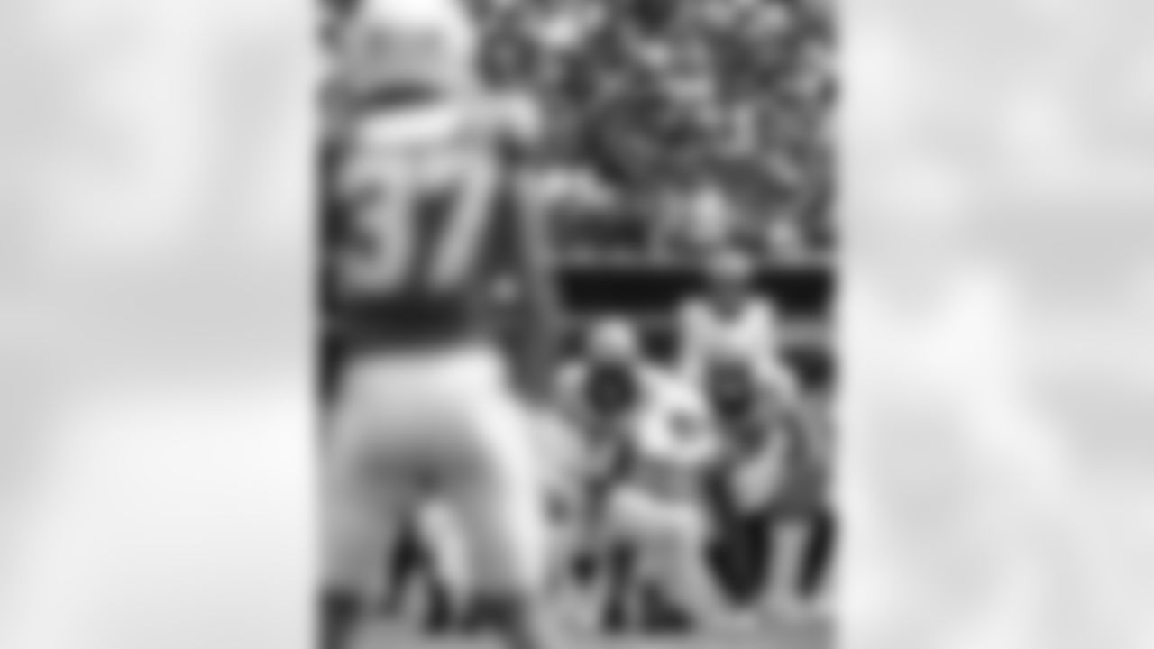 Check out the game action photos from the New Orleans Saints game against the Los Angeles Chargers in Week 1 of the 2025 NFL preseason.