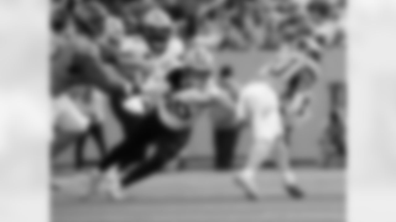 Check out the game action photos from the New Orleans Saints game against the Tennessee Titans for Week 17 of the 2025 NFL season on Dec. 28, 2025 at Nissan Stadium.