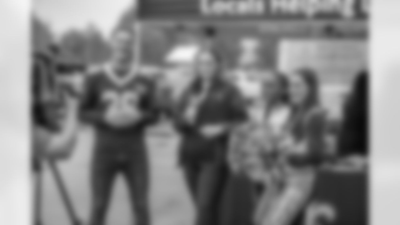 Saints legend Chris Reis appeared at the latest food drive to benefit food banks across the Gulf Coast hosted by the New Orleans Saints and Rouses Markets in Lafayette, LA on Friday, Dec. 1 along with Saints Cheer Krewe members and Sir Saint.
