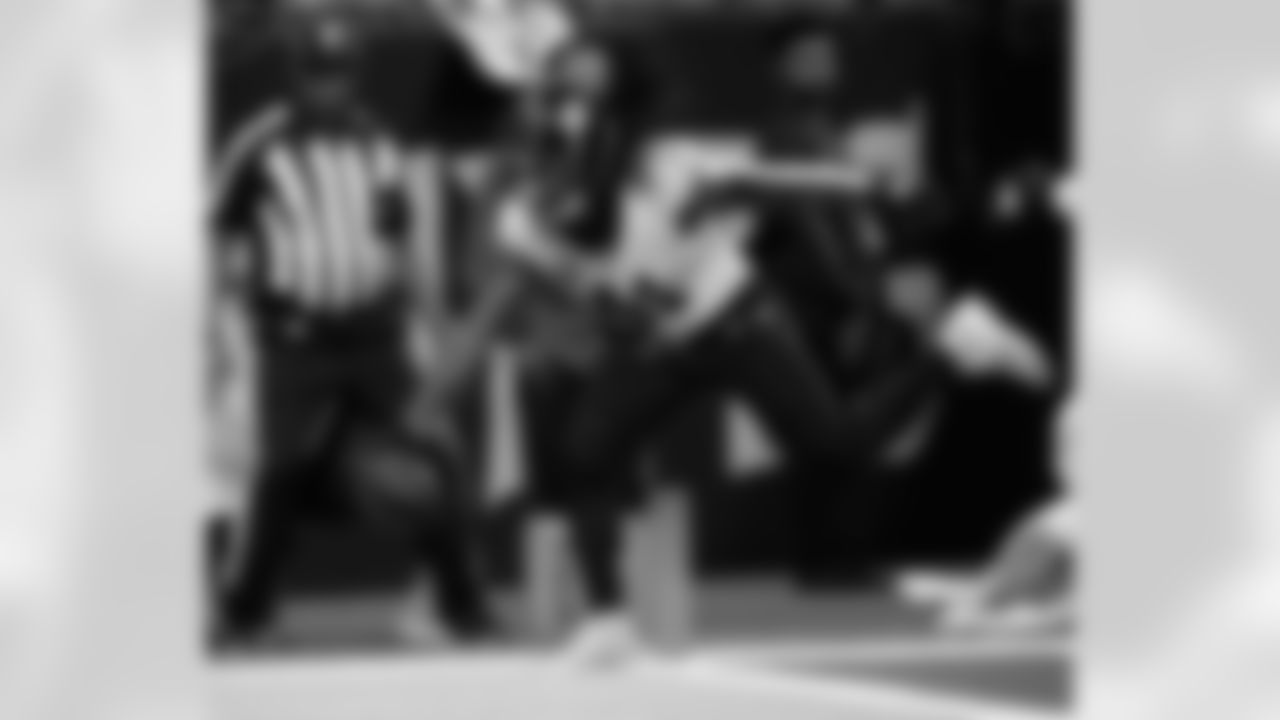 RB Alvin Kamara (41) runs to the endzone during the New Orleans Saints game against the Arizona Cardinals for Week 1 of the 2025 NFL Season on Sept. 7, 2025 at Caesars Superdome.