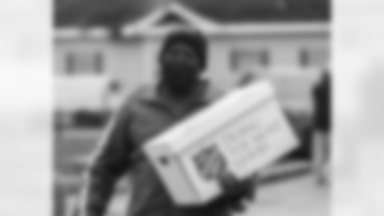 New Orleans Saints safety Tyrann Mathieu hosted his annual "Tyrann's Turkeys" where he donated 400 turkeys and Thanksgiving meal boxes to the Salvation Army for pick up to local families for the holiday.