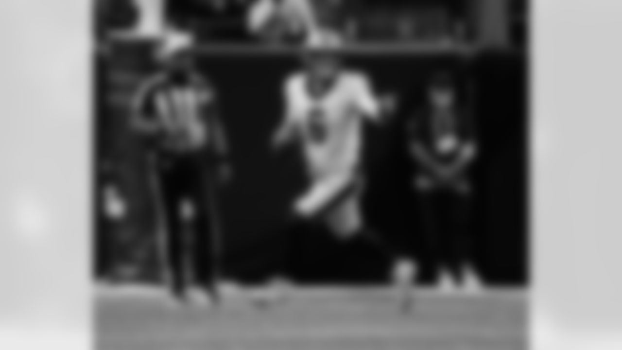 Check out the best photos of the New Orleans offense in their game against the Atlanta Falcons for Week 18 of the 2025 NFL season on Jan. 4, 2026 at Mercedes-Benz Stadium.