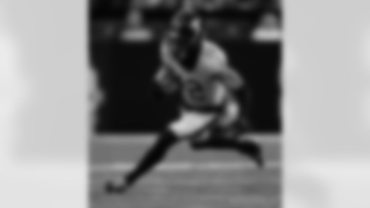 Check out the game action photos from the New Orleans Saints game against the New York Jets for Week 16 of the 2025 NFL season on Dec. 21, 2025 at the Caesars Superdome.