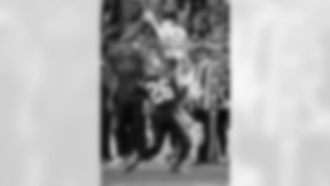 Check out the game action photos from the New Orleans Saints game against the Carolina Panthers for Week 10 of the 2025 NFL season on Nov. 9, 2025 at Bank of America Stadium.