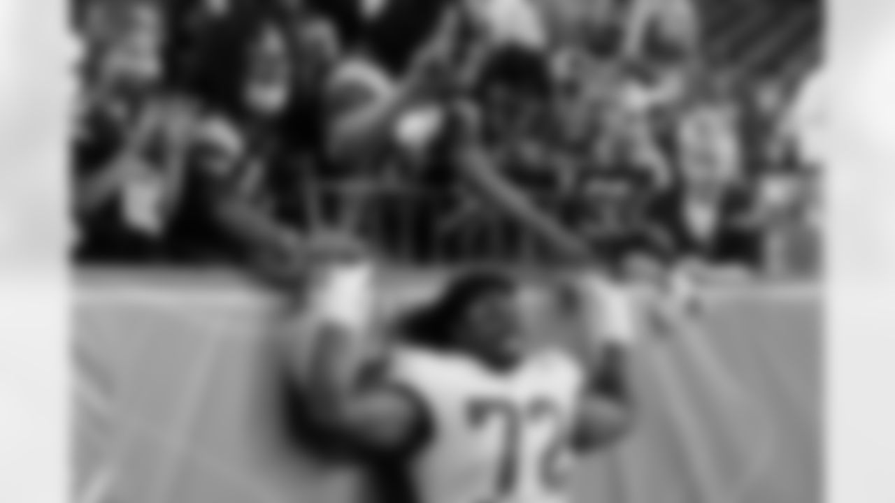 Los Angeles Rams offensive guard Tremayne Anchrum (72) poses with fans after an NFL preseason football game against the Denver Broncos, Saturday, Aug. 28, 2021, in Denver. The Broncos won 17-12. (AP Photo/David Zalubowski)