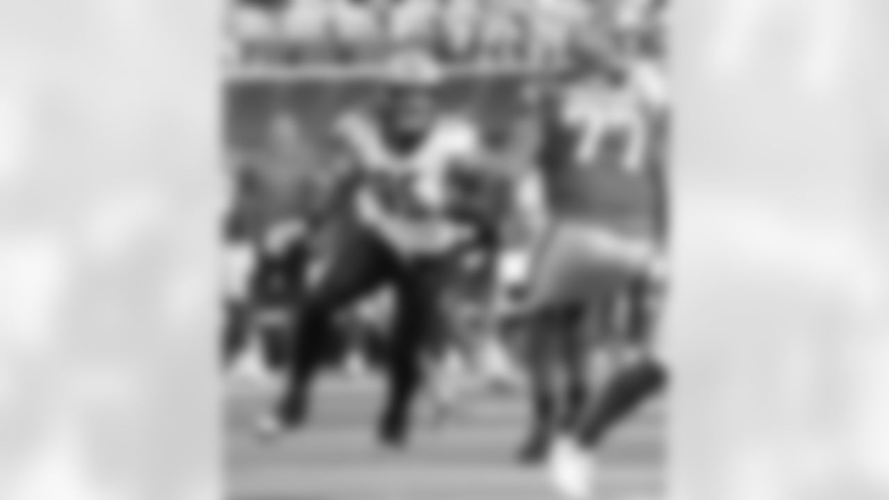 Check out the game action photos from the New Orleans Saints game against the Los Angeles Rams for Week 9 of the 2025 NFL season on Nov. 2, 2025 at SoFi Stadium.