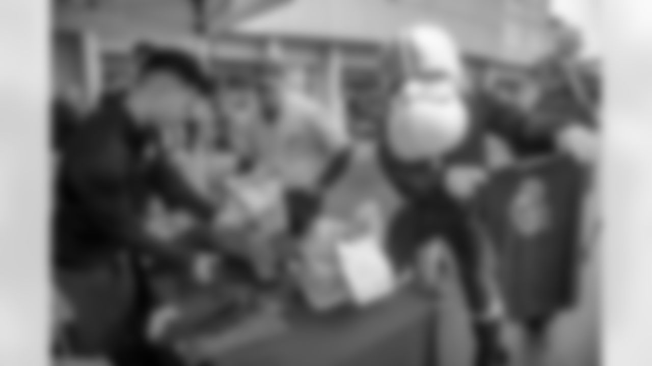 Saints legend Chris Reis appeared at the latest food drive to benefit food banks across the Gulf Coast hosted by the New Orleans Saints and Rouses Markets in Lafayette, LA on Friday, Dec. 1 along with Saints Cheer Krewe members and Sir Saint.