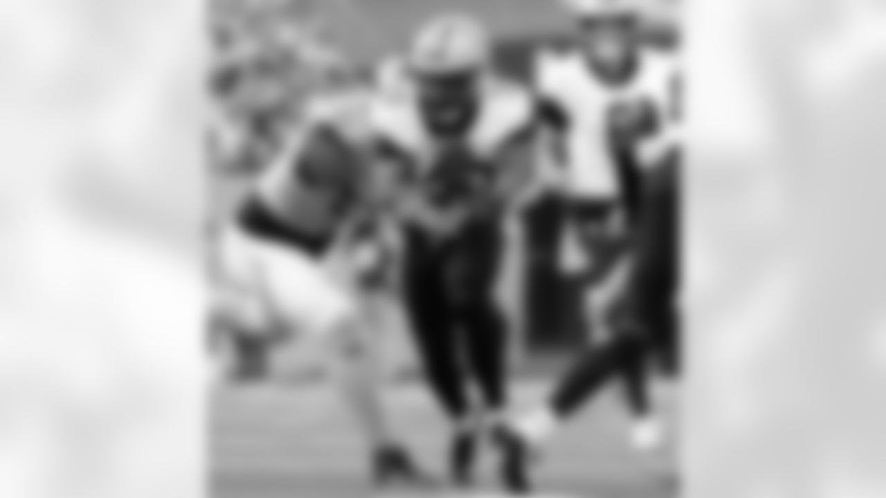 Check out the game action photos from the New Orleans Saints game against the Tennessee Titans for Week 17 of the 2025 NFL season on Dec. 28, 2025 at Nissan Stadium.