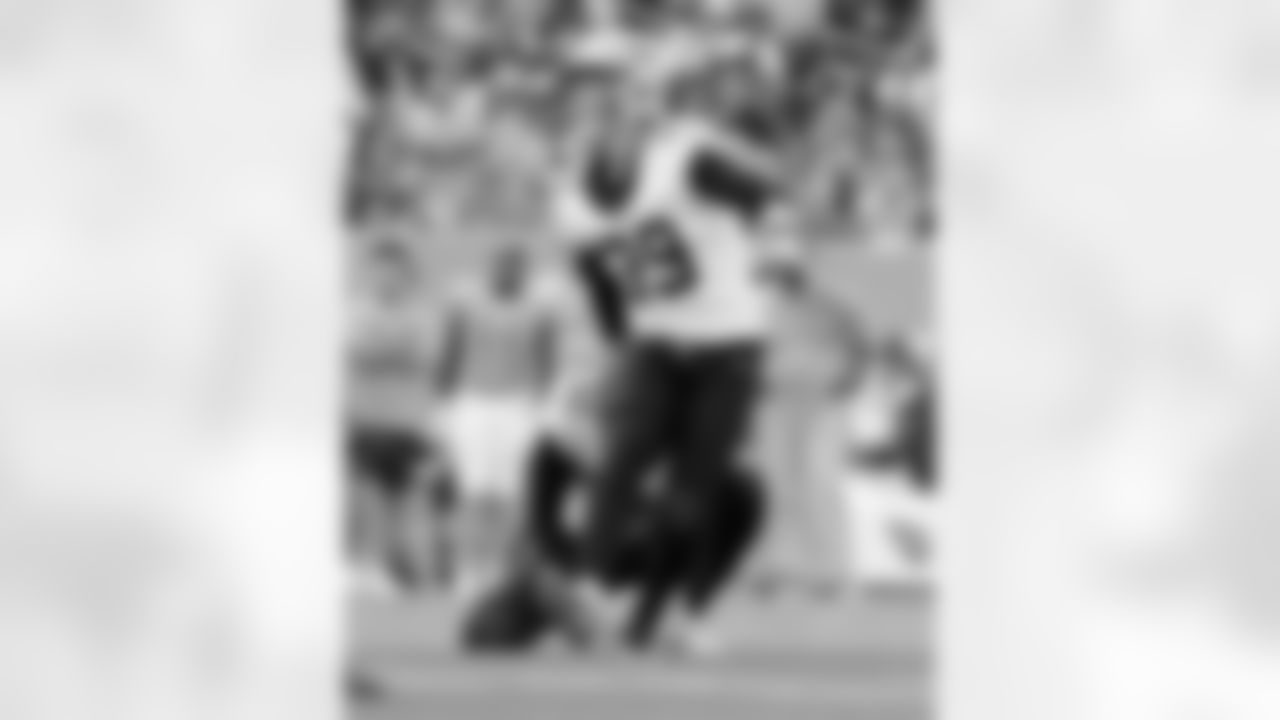 Check out the game action photos from the New Orleans Saints game against the Tennessee Titans for Week 17 of the 2025 NFL season on Dec. 28, 2025 at Nissan Stadium.