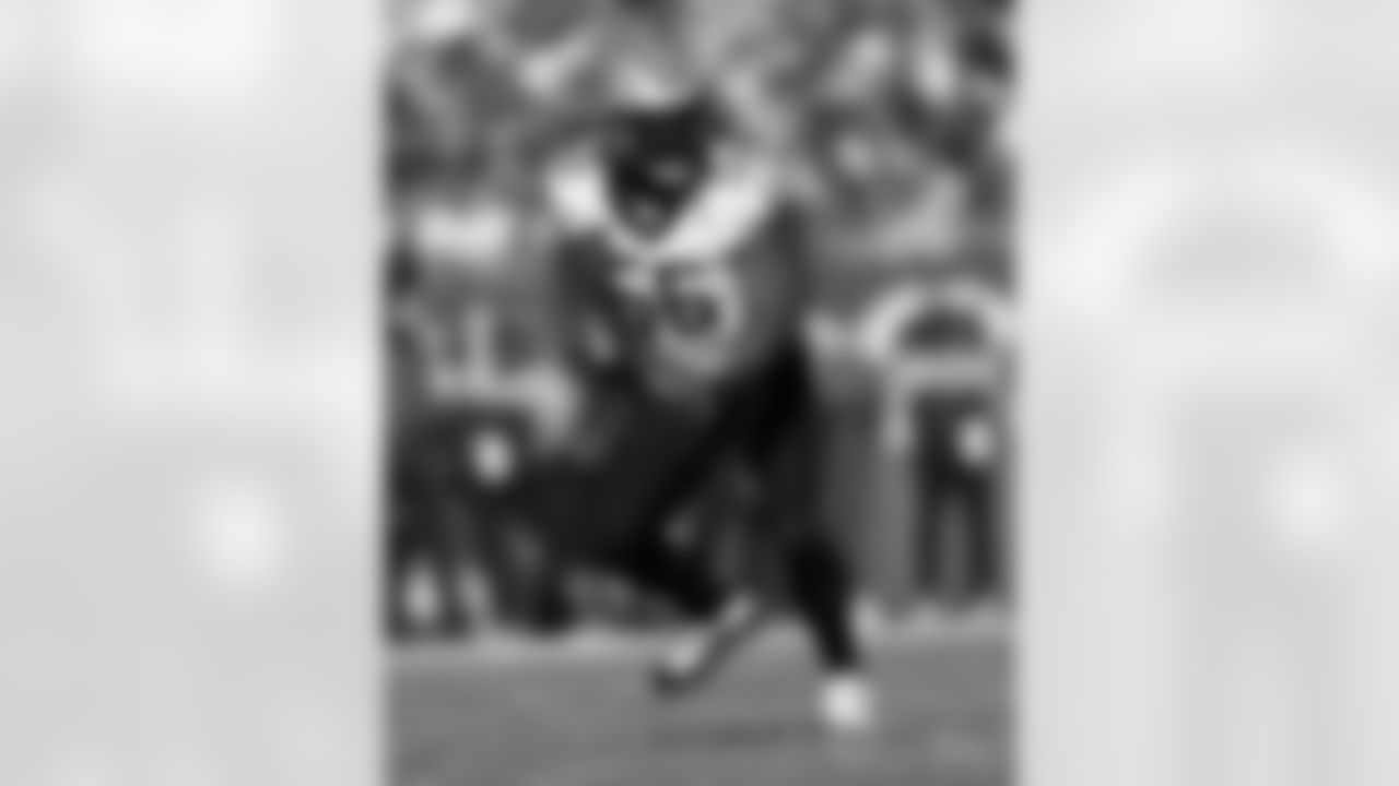 LB Demario Davis (56) in action during the New Orleans Saints game against the Tampa Bay Buccaneers for Week 18 of the 2024 NFL Season on Jan. 5, 2025 at Raymond James Stadium.