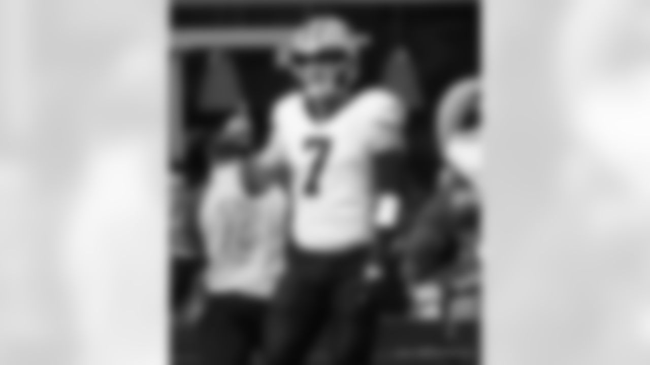 Check out the game action photos from the New Orleans Saints game against the Los Angeles Rams for Week 9 of the 2025 NFL season on Nov. 2, 2025 at SoFi Stadium.