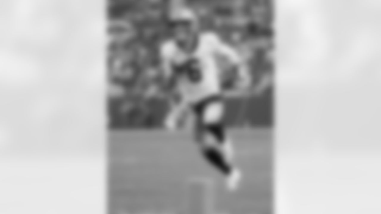 QB Tyler Shough (6) runs with the ball during the New Orleans Saints game against the Tampa Bay Buccaneers for Week 14 of the 2025 NFL season on Dec. 7, 2025 at Raymond James Stadium.