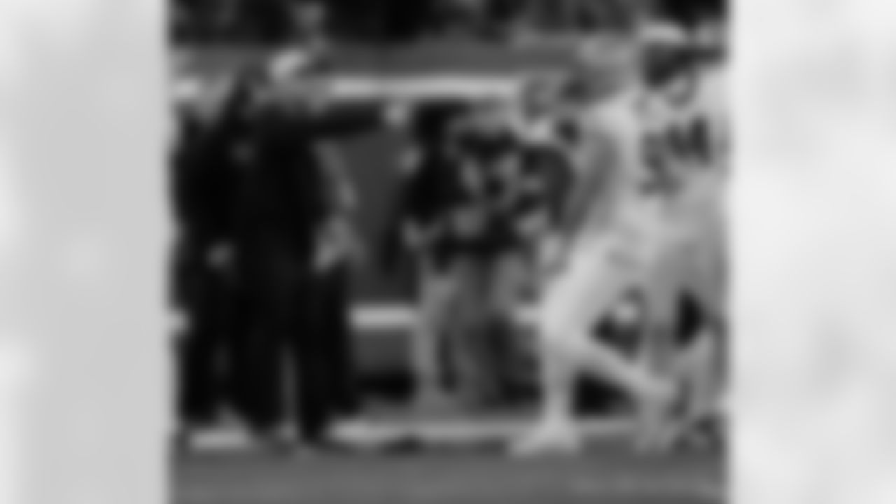 DT Bryan Bresee (90) and team celebrates field goal block during the New Orleans Saints game against the New York Giants for Week 14 of the 2024 NFL Season on Dec. 8, 2024 at MetLife Stadium.