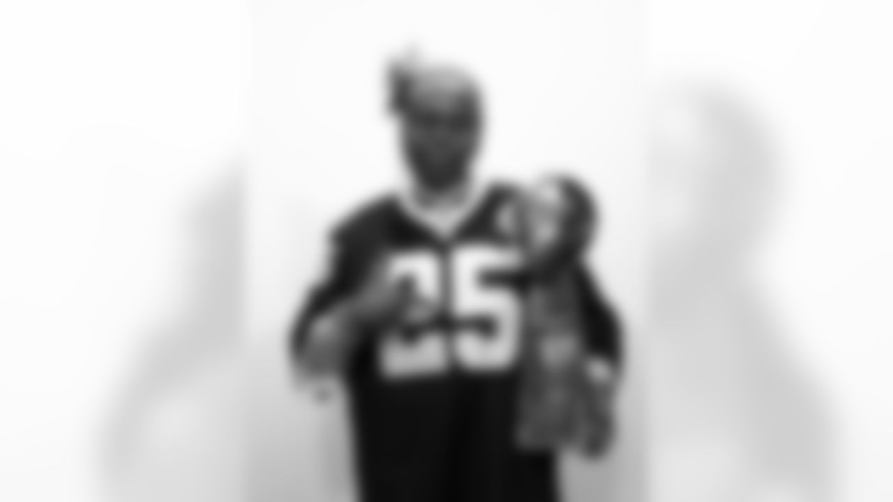 New Orleans Saints defensive end Cam Jordan surprised Angela "Mrs. Big O" Austin, our 2025 Saints Fan of the Year at the Ochsner Sports Performance Center. Angela will represent Saints fans at Super Bowl LX in San Francisco.