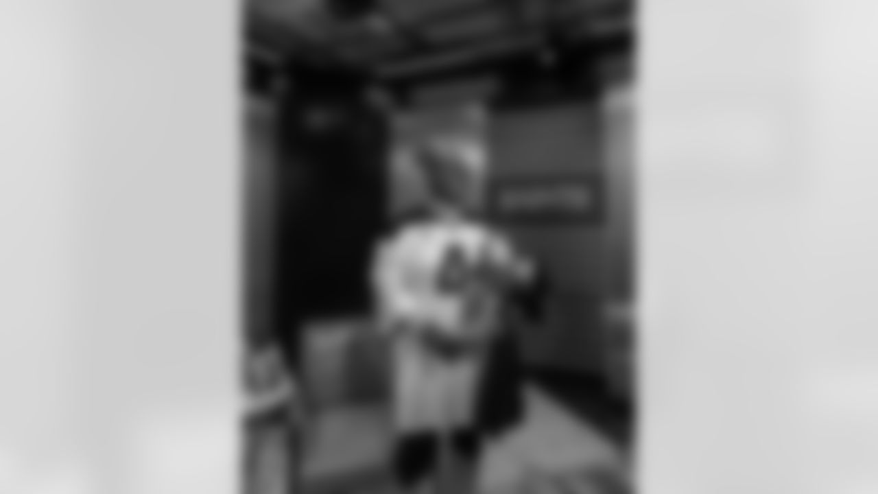 New Orleans Saints defensive end Cam Jordan surprised Angela "Mrs. Big O" Austin, our 2025 Saints Fan of the Year at the Ochsner Sports Performance Center. Angela will represent Saints fans at Super Bowl LX in San Francisco.