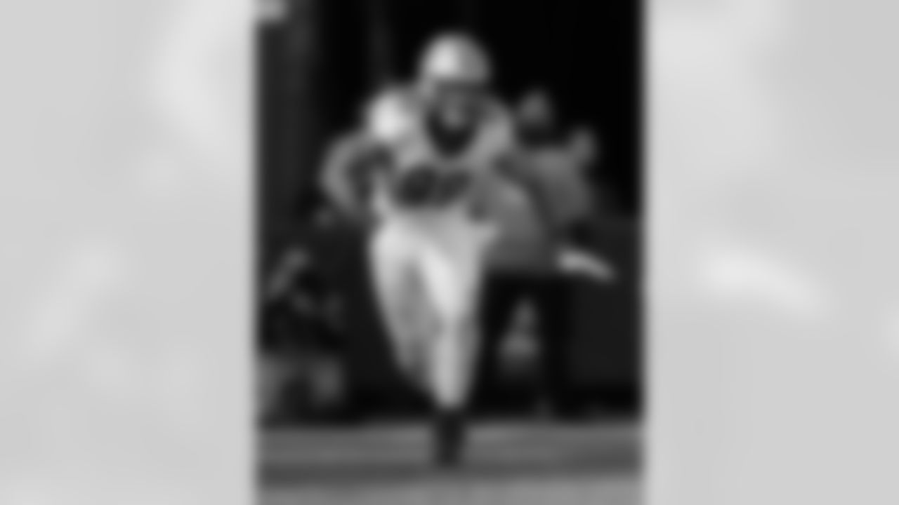 DE Chase Young (99) in action during the New Orleans Saints game against the New York Giants for Week 14 of the 2024 NFL Season on Dec. 8, 2024 at MetLife Stadium.