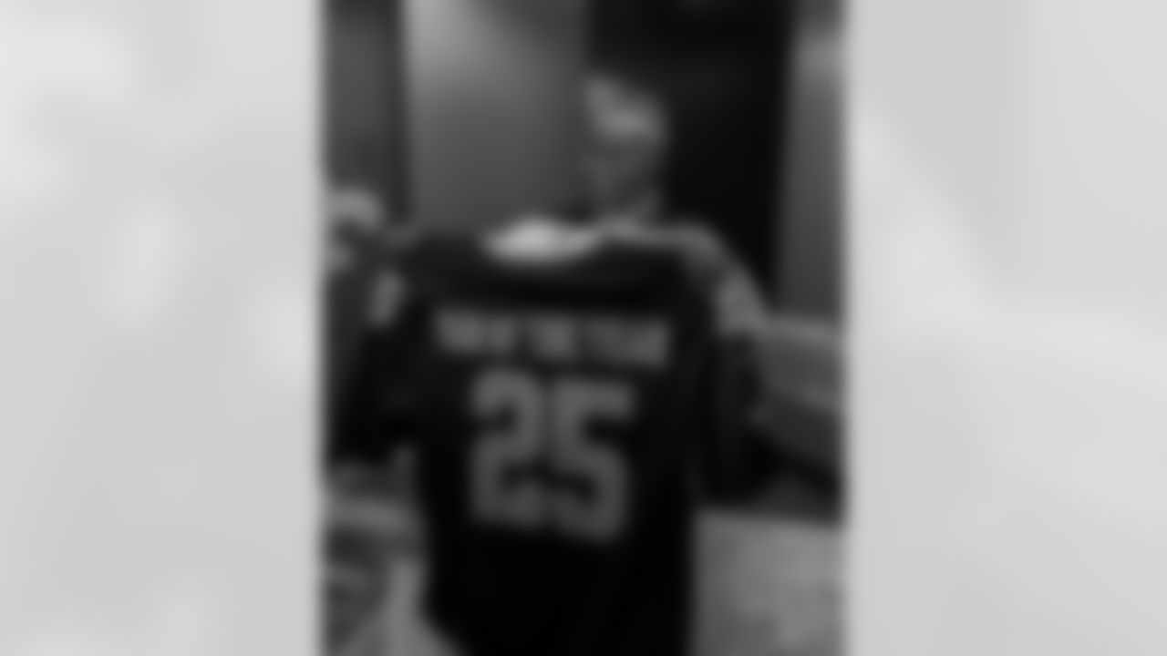 New Orleans Saints defensive end Cam Jordan surprised Angela "Mrs. Big O" Austin, our 2025 Saints Fan of the Year at the Ochsner Sports Performance Center. Angela will represent Saints fans at Super Bowl LX in San Francisco.