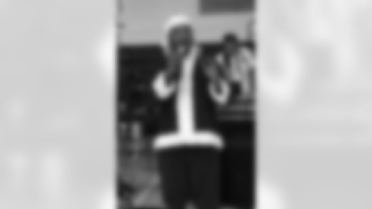 New Orleans Saints safety Justin Reid and his foundation JReid InDeed hosted his "Just-In-Time for the Holidays" community event at the Giving Hope Community Center. Reid spent the evening giving back to local families, spreading holiday cheer and supporting the community through gifts and engagement ahead of the holiday season.