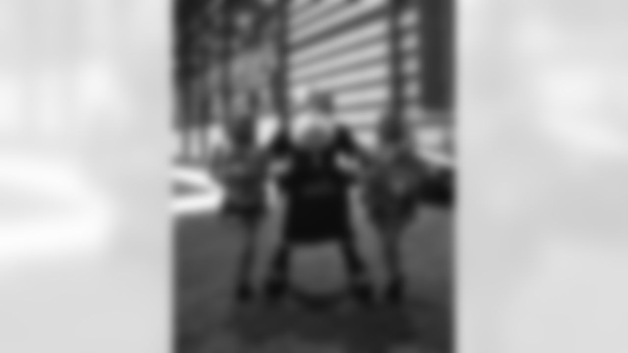 New Orleans Saints and Verizon hosted an MVP community workout with Saints legends Devery Henderson, Garrett Hartley, and Michael Lewis at the Ochsner Sports Performance Center on Wednesday, Nov. 19, 2025.